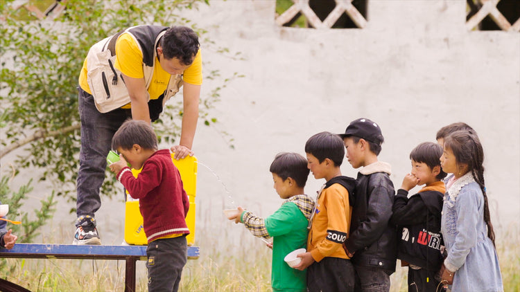 TangMama Distribute LifeSaver Jerrycans in China