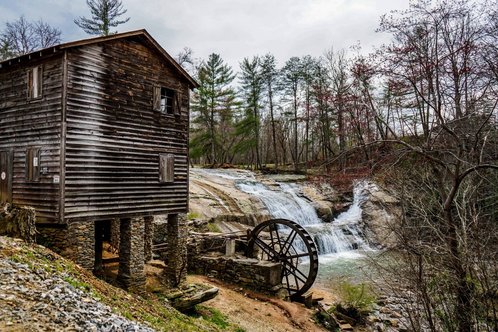 A closer look at Upscale Off Grid Communities